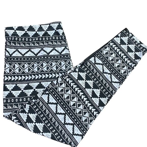 No Boundaries Aztec/Tribal Print Leggings Mesh Panels Black and White Juniors XL - Picture 2 of 12